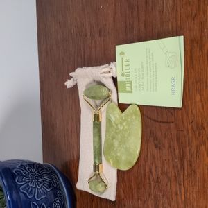 Jade Stone Face Roller and Gua Sha Stone Set Facial Skin Care Regimen Tool